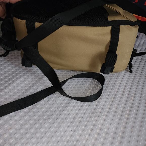 CADEN EUC DSLR CAMERA BAG BACKPACK - Picture 7 of 7